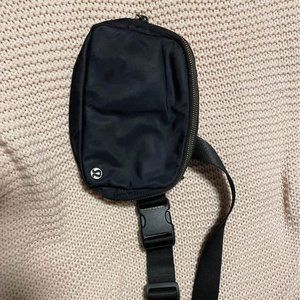 Lululemon Everywhere Belt bag
